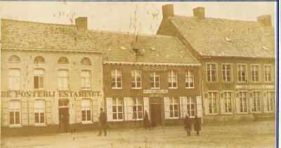 Markt Lichtervelde anno 1900, kant Gemeentehuis