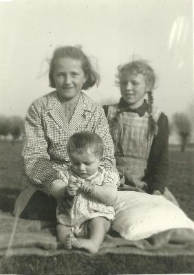 Kinderen, spelend te Gits, 1946