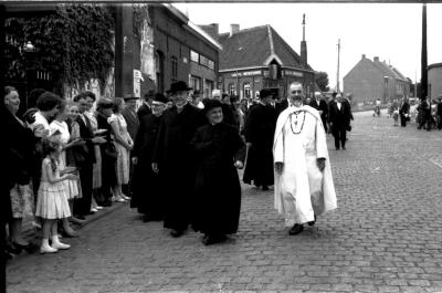 Inhuldiging pastoor Claeys, Emelgem, 1958