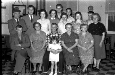 Fotoverslag laatste avond Canadees in café "De Eendracht", Izegem, 1958