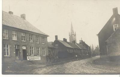 Wegwijzer naar de Ortskommandantur, Hooglede