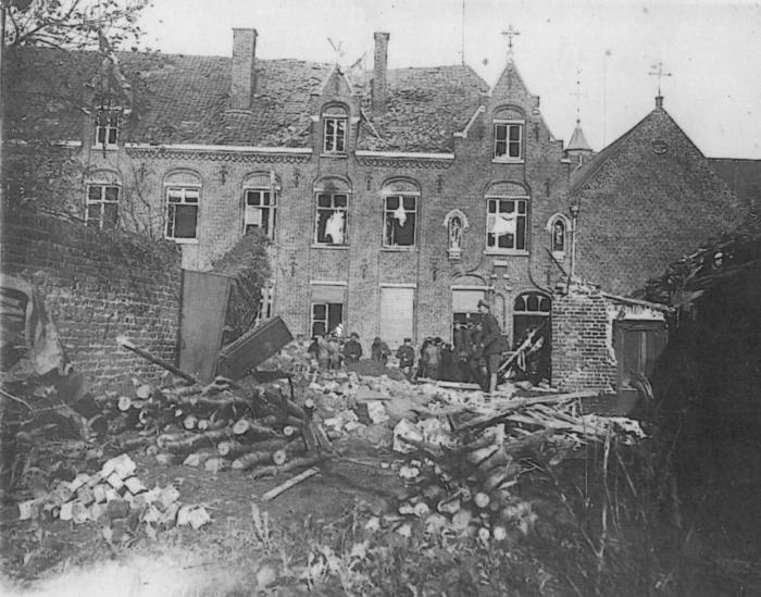 Klooster zusters H. Vincentius na bombardement
