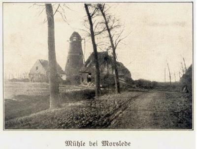 Zicht op een molen bij Moorslede