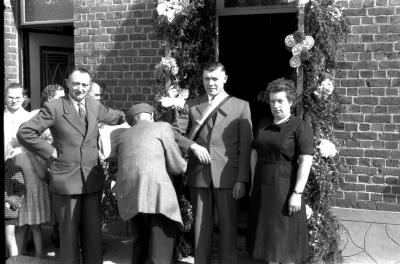 Huldiging vinkenkampioen Vansteenkiste, Izegem, 1958