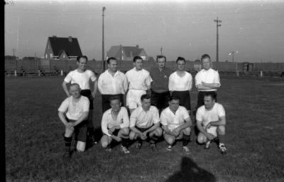 Veteranen van voetbalclub FC Izegem, Izegem, 1958