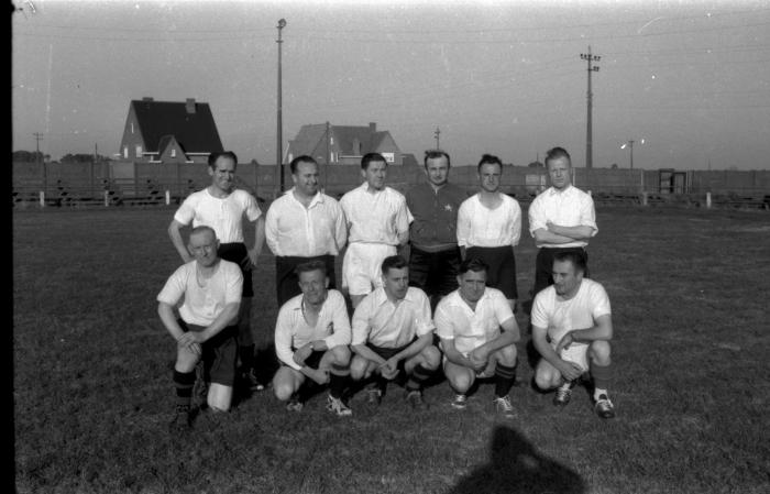 Veteranen van voetbalclub FC Izegem, Izegem, 1958