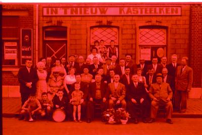 Huldiging kampioen café "In 't Nieuw Kasteelken", Izegem, 1958