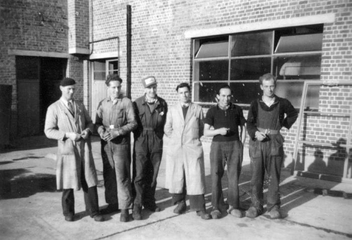 Eerste personeelsleden zuivelfabriek De Toekomst, Moorslede, 1948