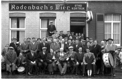 Kampioenviering café "Stad Kortrijk", Izegem, 1958