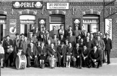 Kampioenviering café "De Sportvrienden", Izegem, 1958