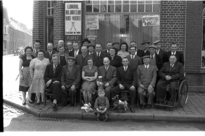 Kampioenviering café "Terneuzen", Izegem, 1958