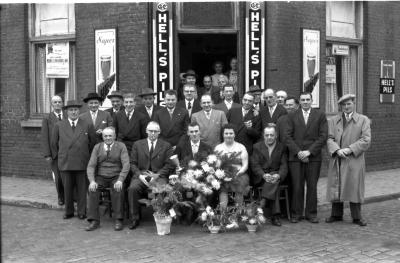 Kampioenviering café "Nieuw Staden", Izegem, 1958
