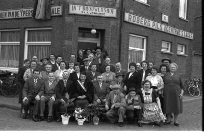 Kampioenviering café "Het Brouwershof", Izegem, 1958