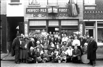 Kampioenviering café "De Drie Koningen", Izegem, 1958