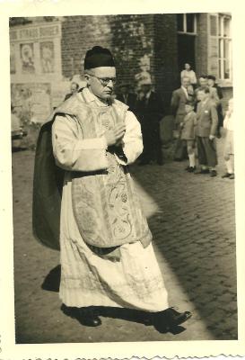 Stoet naar aanleiding van de priesterwijding van Pater André Lemahieu, Gits