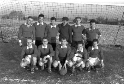 Voorstelling voetbalploegen Kachtem- La Louvière, Izegem, 1958