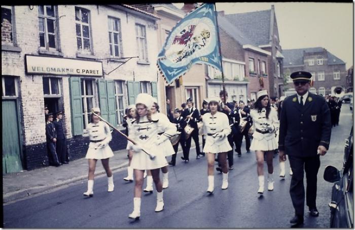 Muziekkorps en Majoretten, Gits