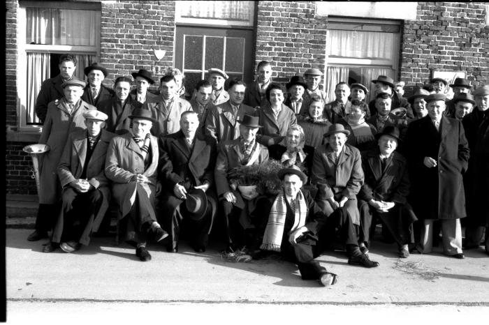 Kampioenviering café “De Drie Kaven”, Izegem, 1958