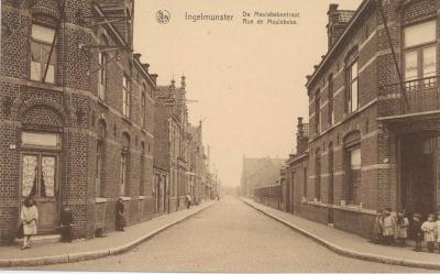 Zicht op de Schoolstraat, vroeger Meulebekestraat, Ingelmunster, ca 1910