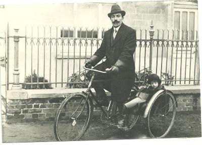 Met opa op de fiets, Gits, 1920 