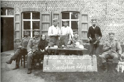 Duitse soldaten met kind in Emelgem