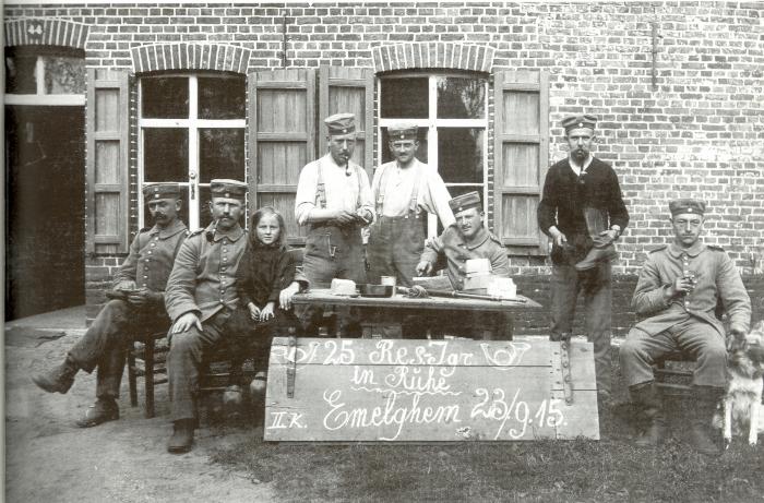 Duitse soldaten met kind in Emelgem