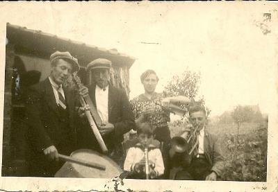 Groepsfoto Beveren-Roesealre, jaren '30