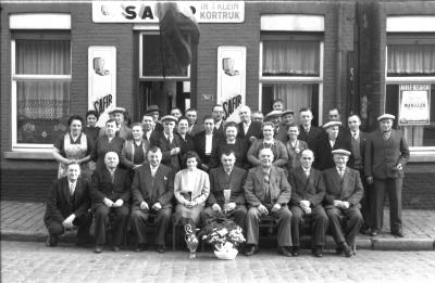 Kampioenviering café "In 't Klein Kortrijk", Izegem, 1958