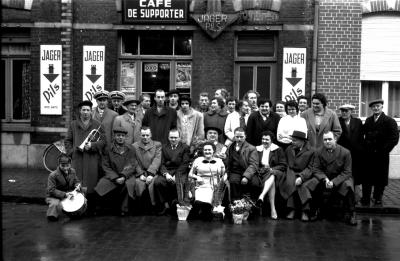 Kampioenviering Café "De Supporter" , Izegem, 1958