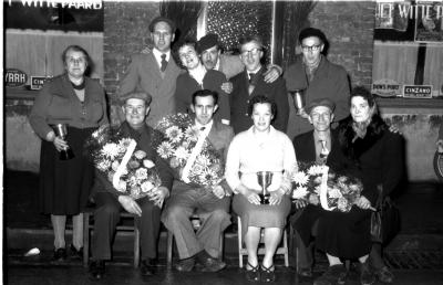 Kampioenviering café "Het wit paard", Staden, 1958