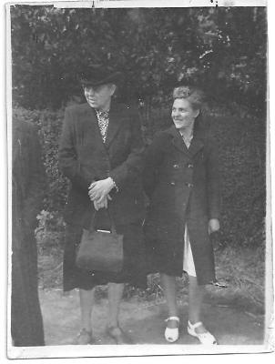 Malvina Declerq en dochter Julia Vandepitte, Gits, 1948