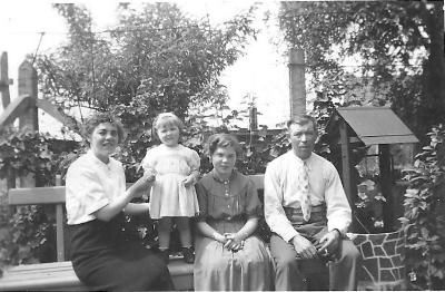Julia Vandepitte en gezin, Gits, 1955