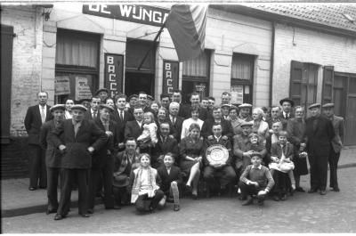 Kampioenviering café "De Wijngaerd", Izegem, 1958