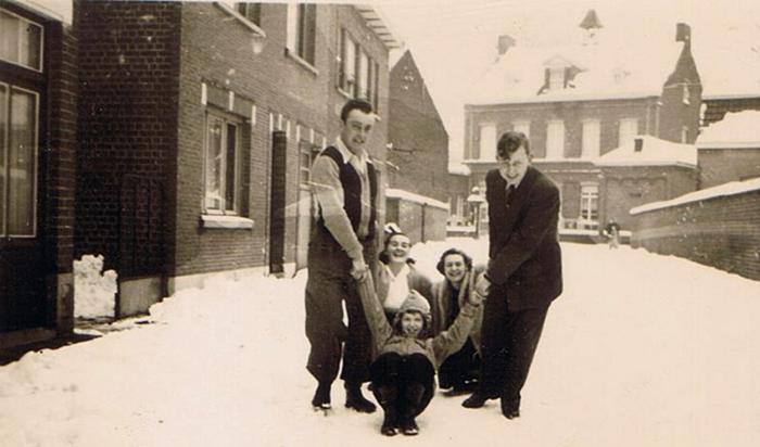 Sneeuwpret in het Kattestretje familie Moeyaert, Gits