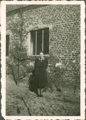 Vrouw in tuin