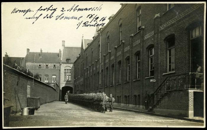 Compagnie Duitse soldaten op binnenkoer arsenaal, Roeselare 18 september 1916