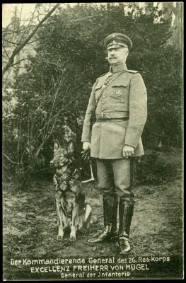 Generaal von Hügel, generaal van het 26ste Reservekorps poseert met hond