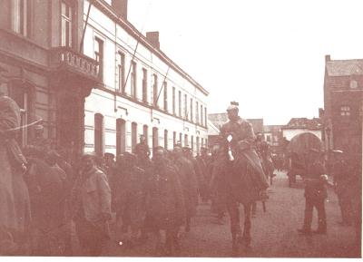 Uhlanen in de straten van Roeselare