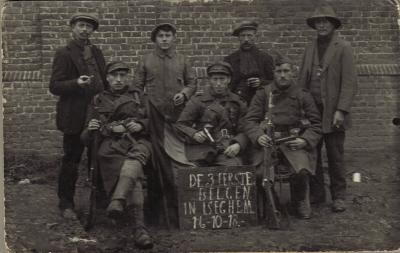 De eerste drie Belgen na de oorlog terug in Izegem, 16 oktober 1918