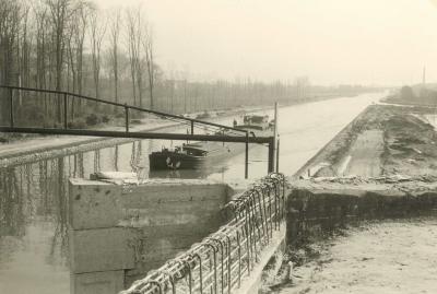 Werken aan De Centrumbrug en de Vaart, Ingelmunster, ca 1956