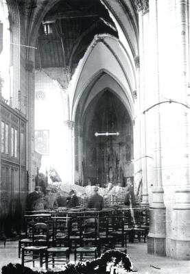 Interieur beschadigde kerk