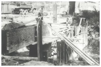 Aanleg van de nieuwe Centrumbrug, Ingelmunster, ca 1956