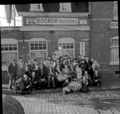 Groepsfoto café De bockor Vander Ghinste,1957