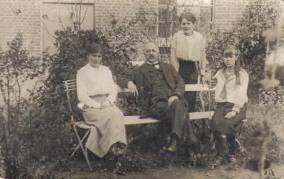 Jules Lommee, Marie, Emilie en Jeanne in Balen