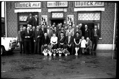 Groepsfoto café Tourist,1957