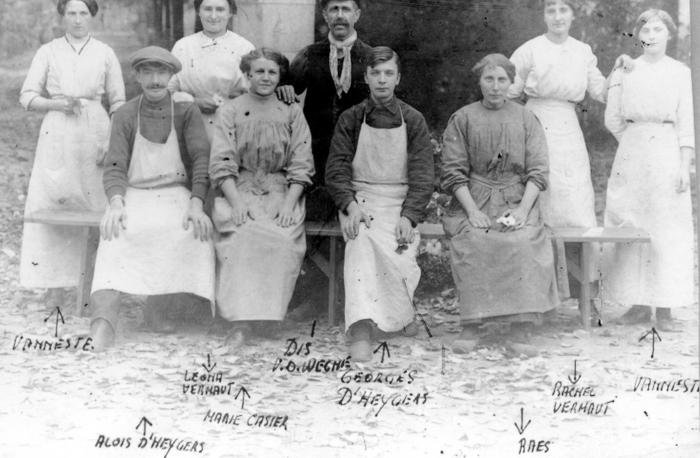 Groepsfoto (personeel?) lazaret, Izegem