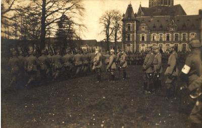 Militaire parade in kasteelpark, Dadizele