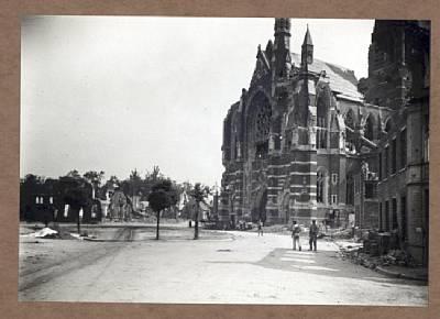 Naoorlogse foto van verwoest centrum, Dadizele