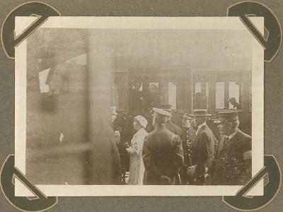 Koningin Elisabeth bezoekt station, Adinkerke 7 september 1915 
