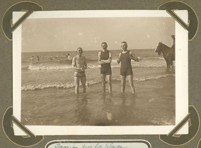 Poseren op strand, De Panne 3 september 1915